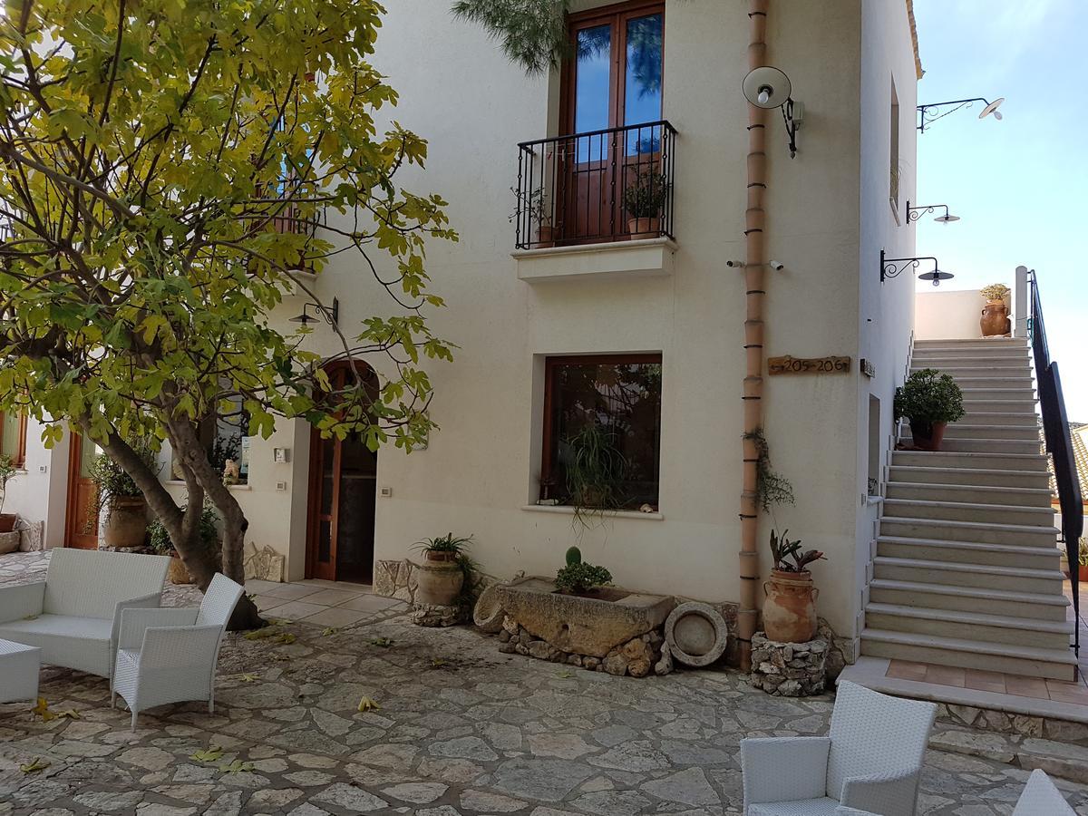Casa Vacanze Il Cortile Custonaci Bagian luar foto